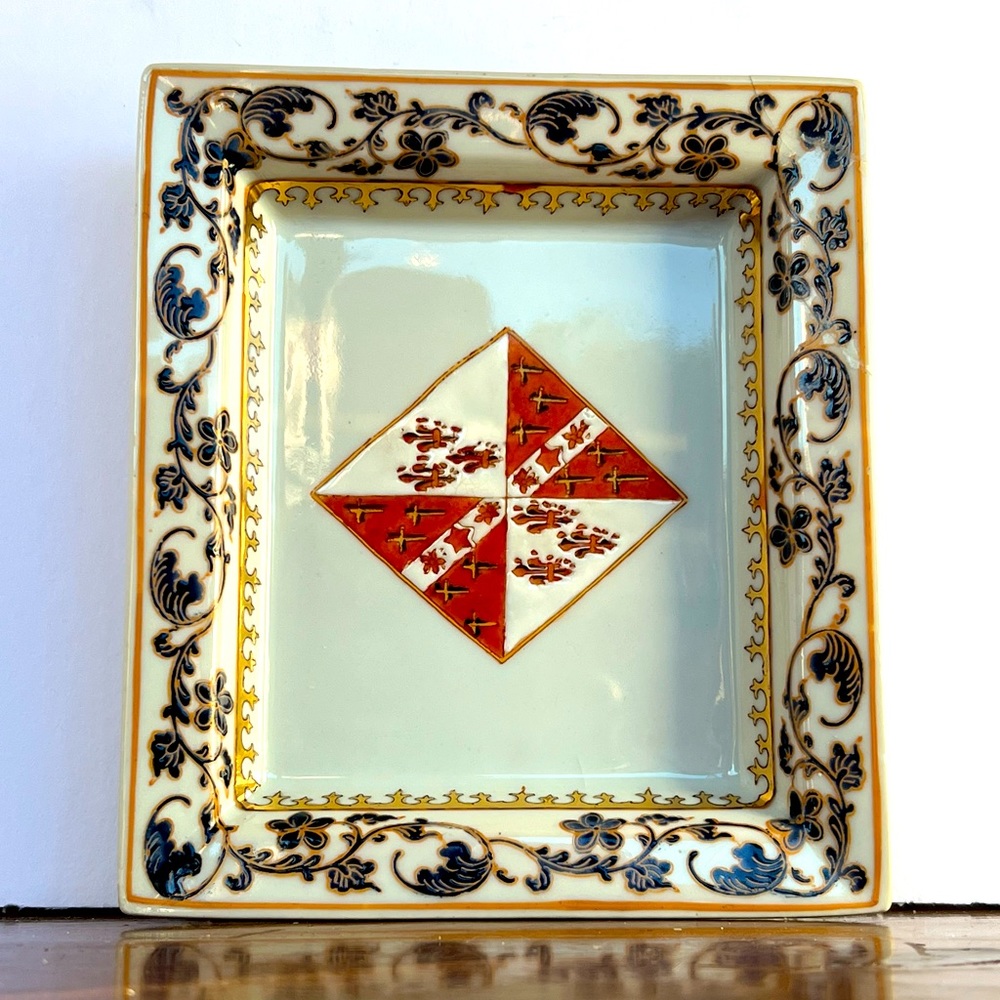 Tozai Gilt-Decorated Handpainted Decorative Porcelain Heraldic Tray. Small Crack